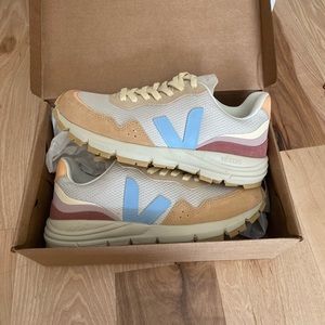 NWT VEJA sneakers